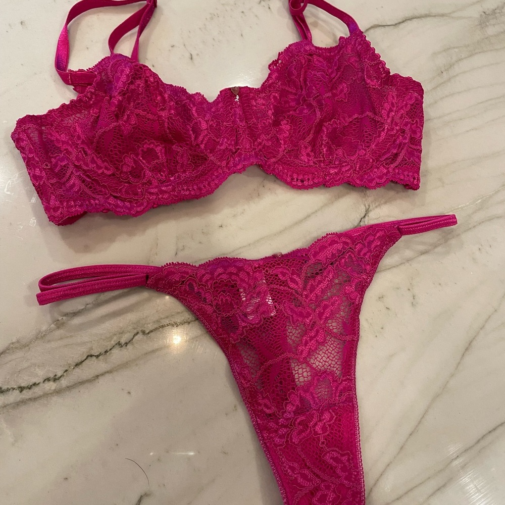CLO Intimo matching lace underwire bra(34C) and adjustable thong, one size, NWOT